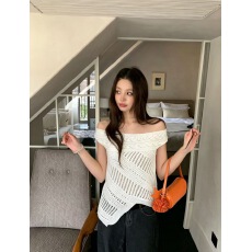 十三行2026夏装新款设计感小众镂空吊带背心女不规则开叉无袖上衣