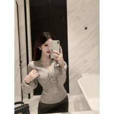 批发实拍实价 V领蝴蝶结加绒蕾丝上衣女秋冬设计感<b class='q'>喇叭袖</b>修身打底衫