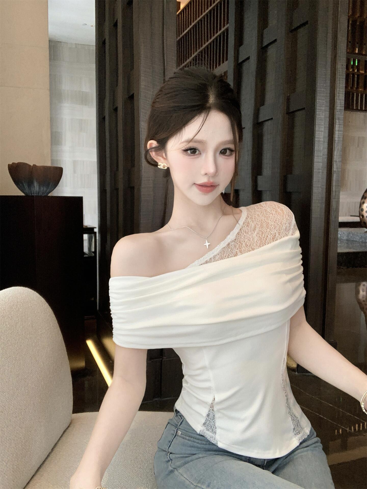 실사 정가 비스듬한 어깨 레이스 조각 페이크 레이어드 티셔츠 여성 여름 핫걸 오프숄더 몸매 가꾸기 반팔 맨위