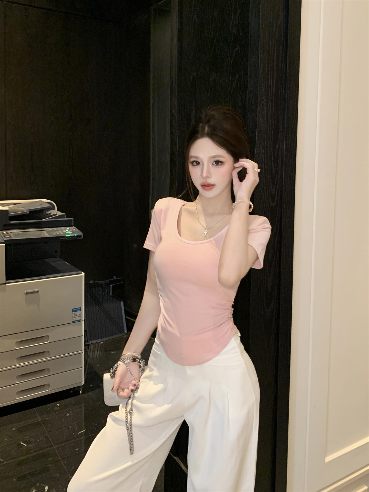 실사 정가 벨트 가슴 패드 레이스 조각 반팔 티셔츠 여성 여름 섹시함 순수한 욕망 u 칼라 몸매 가꾸기 쇼트 스타일 맨위