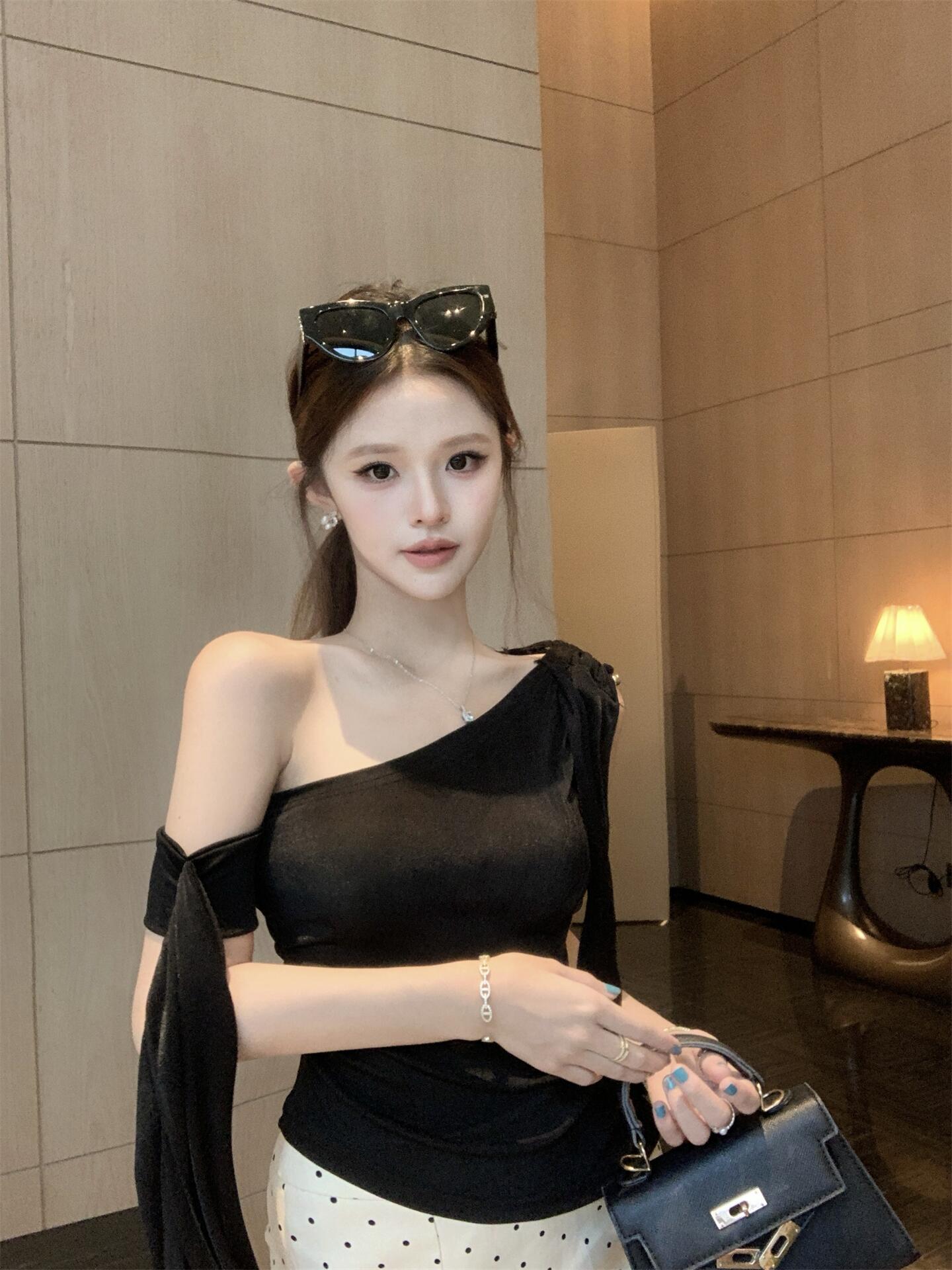 실사 정가 프랑스식 비스듬한 어깨 리본 민소매 티셔츠 조끼 여성 여름 순수한 욕망 핫걸 몸매 가꾸기 쇼트 스타일 맨위