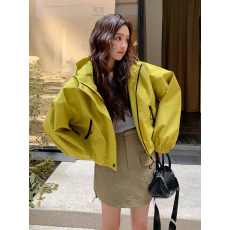 批发今年流行小个子工装外套女2025春<b class='q'>秋</b>新款高级感连帽休闲短款冲锋衣