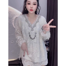 批发高级感温柔时髦洋气减龄气质<b class='q'>蕾丝</b>设计感长袖宽松百搭女士<b class='q'>打底衫</b>潮