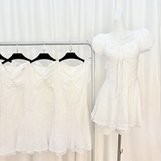 批发实拍umoumo乌蘑原ntot夏季<b class='q'>甜美</b>温柔修身蕾丝拼接镂空刺绣短款白裙