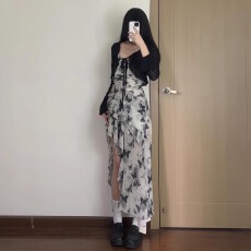 批发<b class='q'>女</b>心萌法式蝴蝶碎花荷叶边吊带连衣裙<b class='q'>女</b>夏季设计感不规则套装裙子