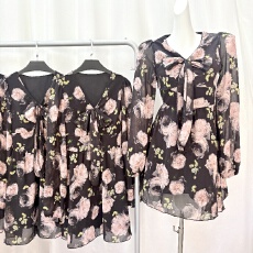 批发实拍---弹力橡筋收腰原版<b class='q'>雪纺</b>内里邱肉瑶黑色长袖玫瑰印花连衣裙