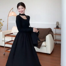 批发温柔风蝴蝶结挂脖<b class='q'>露背</b><b class='q'>连衣裙</b>女秋季新款收腰显瘦减龄A字长裙