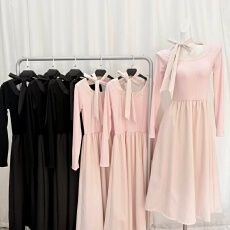 批发实拍--韩系早秋穿搭温柔粉色长袖<b class='q'>连衣裙</b>女新款气质收腰显瘦长裙