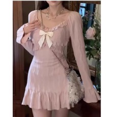 批发温柔风粉色蝴蝶结<b class='q'>连衣裙</b>子女早春新款小个子甜辣妹包臀鱼尾裙秋冬