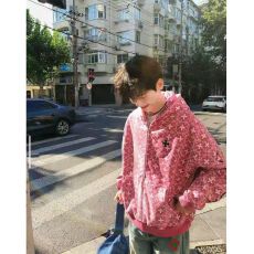 批发外贸订单云朵绒复合薄款320g，厚款400g拉链玫红色满印十字架<b class='q'>卫衣</b>