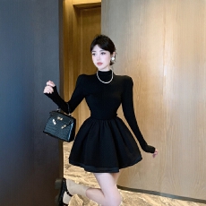 批发赫本风小黑裙女冬季黑色半高领打底短裙内搭蓬蓬裙配大衣针织裙子