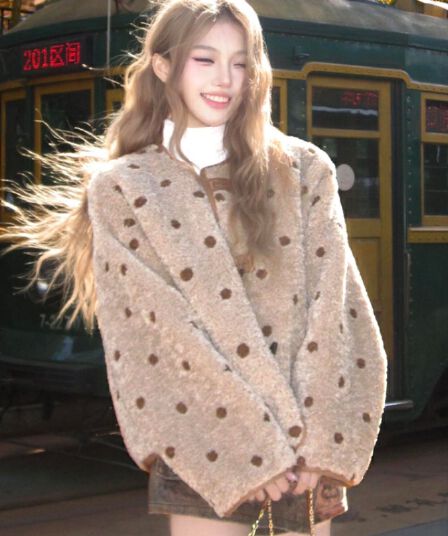 500 그램 양털 플리스 복합 스웨이드 수건 자수 법 하나 의류 둘 착용 스웨이드 양털 소뿔 버클 재킷