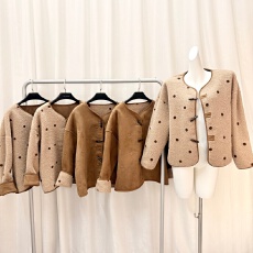 批发源头<b class='q'>工厂</b>来版定制—实拍--慵懒风羊羔毛女冬季外套