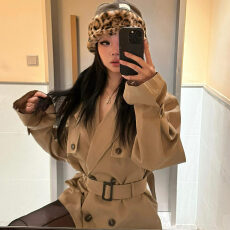 批发源头<b class='q'>工厂</b>来版定制—翻领双排扣风衣秋季新款高级感款垫肩廓形外套