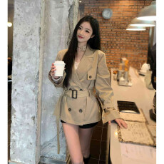 批发卡其色高级感双排扣<b class='q'>短款</b><b class='q'>风衣</b>外套女秋新款小个子大衣