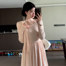 批发韩系温柔风粉色圆领系带长袖连衣裙女秋冬款小众设计百搭减龄长裙