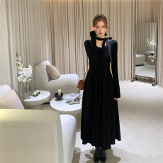 批发新款赫本风黑色长袖连衣裙子气质女装秋冬高级感收腰长裙