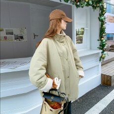 批发源头工厂来版定制—今年流行羊羔毛拼接宽松派克服