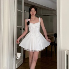 批发法式方领白色吊带连衣裙子<b class='q'>女</b>夏小个子初恋清纯掐腰小白裙蓬蓬短裙