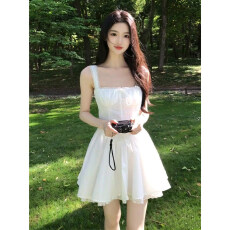 批发韩系温柔白月光蕾丝拼接吊带连衣裙度假风漂亮独特收腰a字短裙子