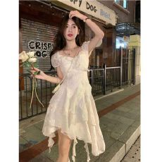 批发茶歇法式初恋白色不规则<b class='q'>连衣裙</b>女春夏季超仙海边度假公主裙小个子