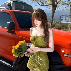 批发纯欲辣妹性感绿色度假吊带连衣裙子女新款春夏季修身包臀掐腰短裙