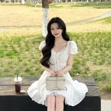 批发<b class='q'>春秋</b>绝美<b class='q'>春秋</b>绝美式蕾丝白色<b class='q'>连衣裙</b>子女春季巨好看穿搭小个子短裙