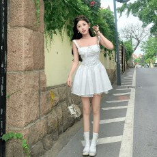 批发夏季纯欲小个子收腰白色露锁骨吊带<b class='q'>连衣裙</b>女无袖系带初恋蓬蓬短裙