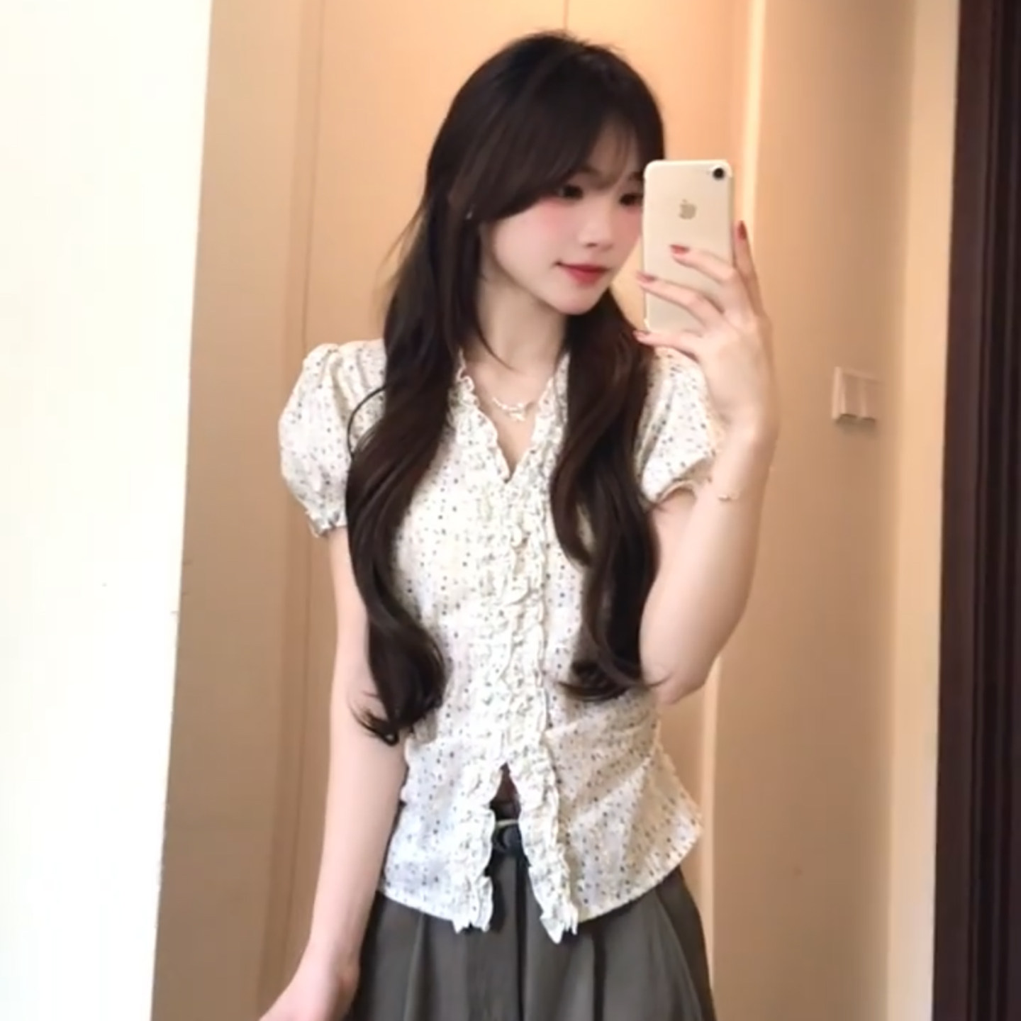 자카드 자수 원단 참나무 늑골 주름 부드러운 꽃무늬 v 칼라 반팔 셔츠 여성 작은 대중 레이스 거품 소매