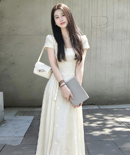 주간 실크 자수 원단 네리 여름 분위기 센스 살구 색상 광장 칼라 3 차원 자수 뒤로 스트랩 롱 코트 치마