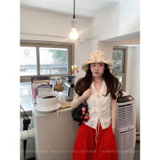 批发草莓跳 法式木耳边v领碎花小衫女春夏设计感收腰显瘦泡泡袖上衣