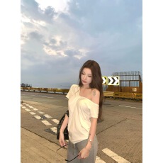 批发Suuuicee 海堤月光 立体扭结设计”斜领露肩短袖T恤纯欲<b class='q'>修身</b>上衣