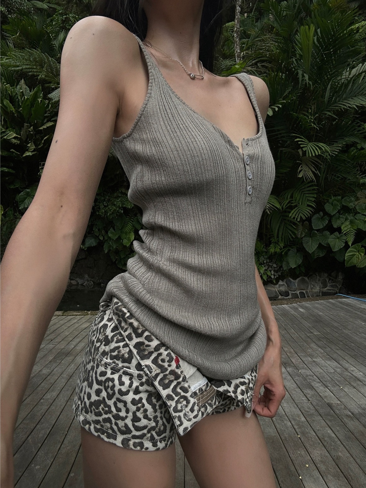 한 좋은 달콤한 warden edge 니트 민소매 캐미솔 여름 핫걸 몸매 가꾸기 아름다움 뒤로 외출용 작은 맨위