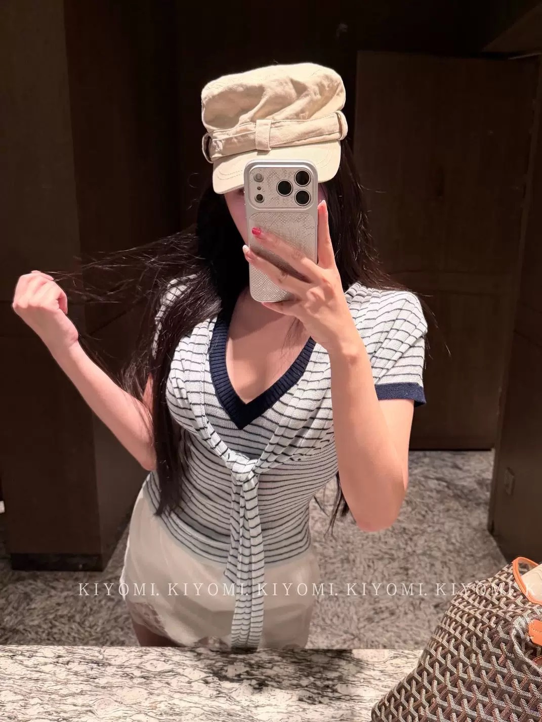 열세 개 kiyomi2026 여름 새로운 한국 스타일 스트라이프 V넥 니트 스웨터 경기 숄 여성 몸매 가꾸기 쇼트 스타일 맨위