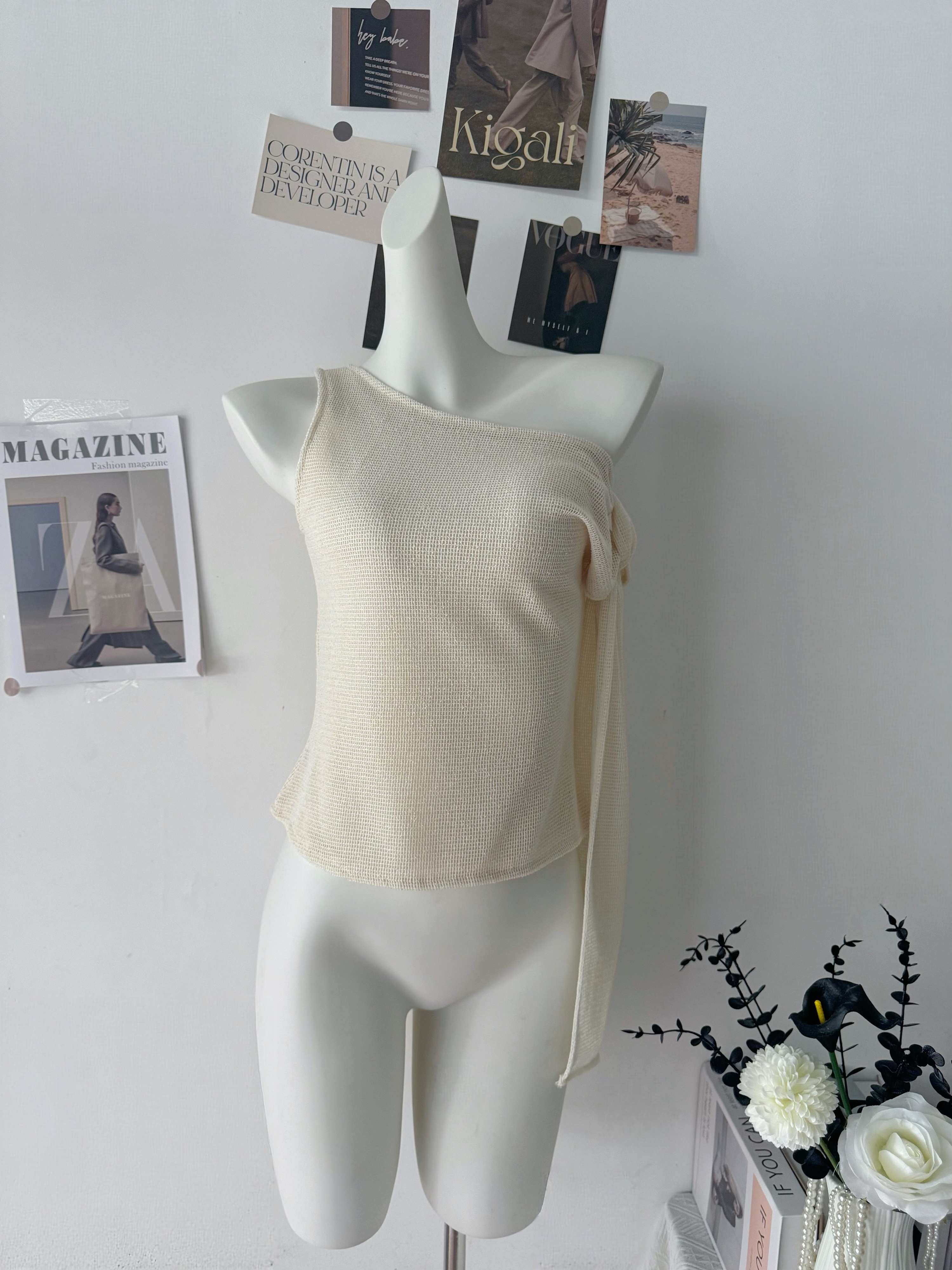 닝 부문 비스듬한 어깨 허리 수축 스트랩 민소매 티셔츠 여성 여름 한 부서 품격 패션 다용도 몸매 가꾸기 슬림해 보이는 맨위