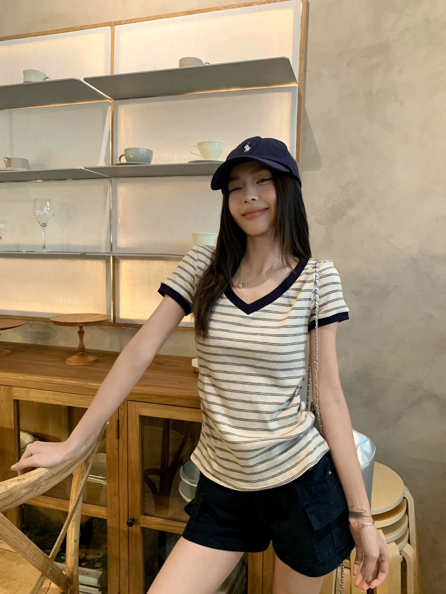 송 긍정적 인 En 스트라이프 비스듬한 어깨 반팔 티셔츠 여성 여름 한 부서 새로운 느긋한 센스 몸매 가꾸기 슬림해 보이는 오프숄더 작은 맨위