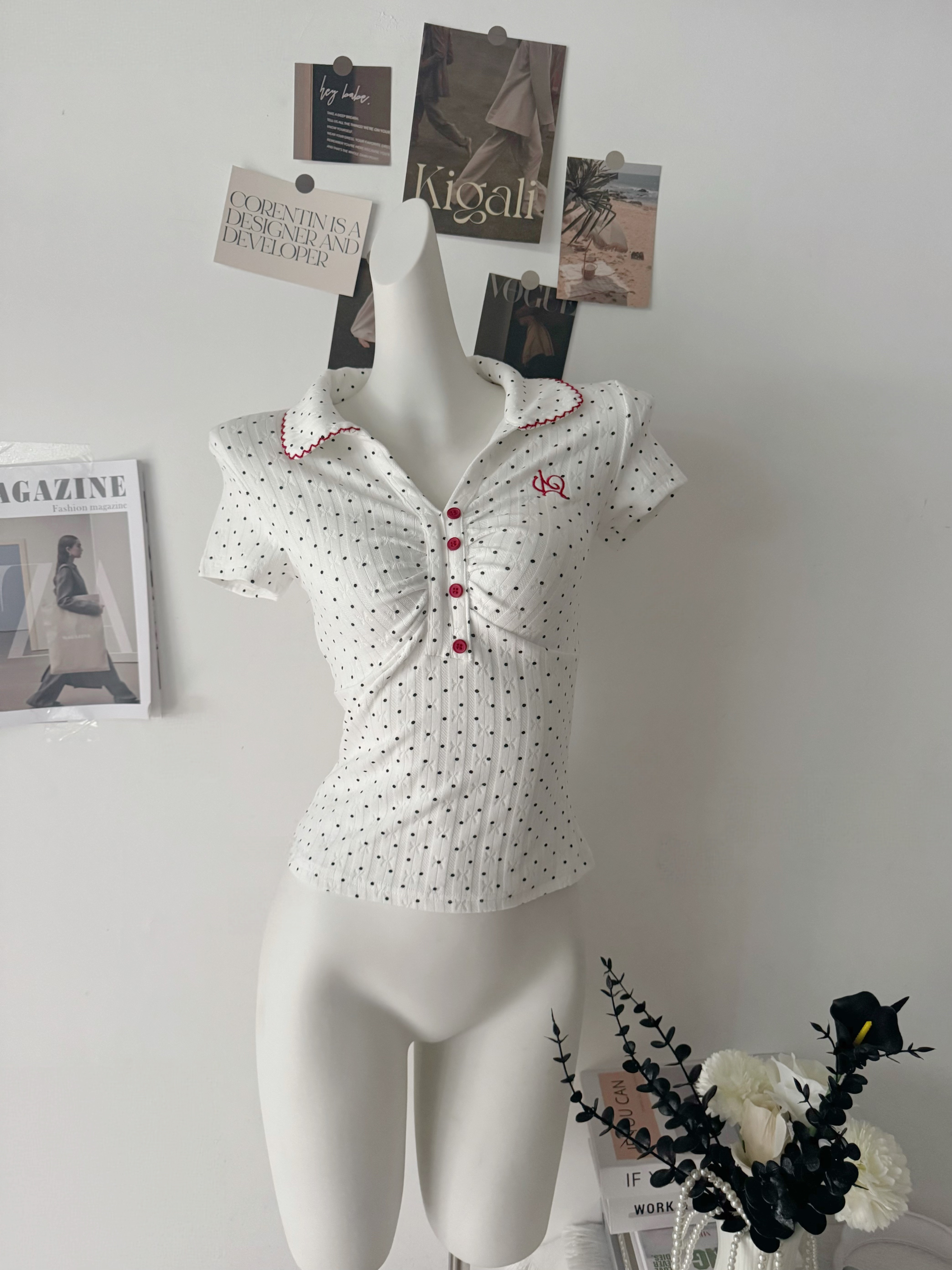 화이트 작은 물고기 오리지널 레트로 도트 무늬 POLO 칼라 반팔 티셔츠 여성 여름 몸매 가꾸기 아름다운 아름다운 긍정적 인 어깨 작은 맨위