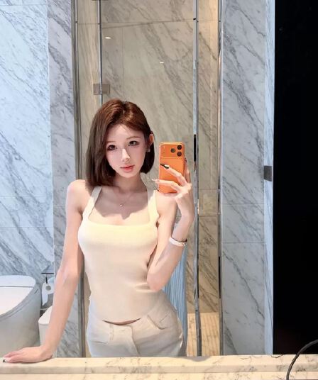 로얄 자매 바람 숙련 된 핫걸 바람 행침 목 조끼 여성 여름 순수한 욕망 섹시함 화이트 니트 슬립 고급 센스 맨위