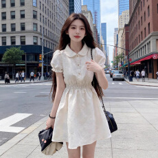 批发实拍高质量小个子天菜娃娃领泡泡袖收腰显高遮肉甜妹初恋感拉满