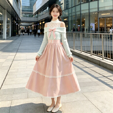 批发甜美可爱风白色露肩蝴蝶结蕾丝花边<b class='q'>连衣裙</b>女长袖收腰公主风设计感