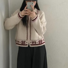 批发2025新款韩系温柔风拼色<b class='q'>娃娃领</b>针织外套女设计感减龄甜美毛衣开衫