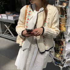 批发韩版复古花朵<b class='q'>圆领</b><b class='q'>针织</b><b class='q'>开衫</b>外套女2025秋冬新款可爱减龄单排扣毛衣
