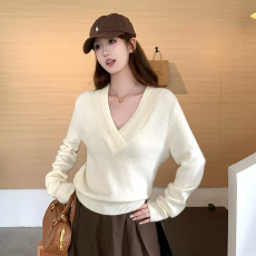 批发韩系气质白色V领长袖针织衫女秋冬新款纯欲风修身显瘦打底衫上衣