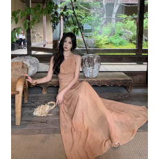 批发byonion 独特漂亮掐腰连衣裙<b class='q'>女</b>夏季褶皱晕染荡领挂脖无袖吊带长<b class='q'>裙</b>