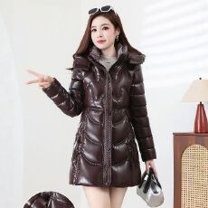 批发时尚免洗皮面羽绒棉服女2025冬季新款小个子<b class='q'>妈妈</b>宽松加厚保暖棉袄