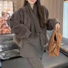 批发韩系时尚V领加厚皮毛一体短外套冬季新款洋气百搭小个子上衣