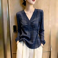 批发法式v领长袖格纹衬衫<b class='q'>春</b>秋新款气质上衣设计感小众女夏季独特小衫