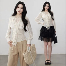 批发气质优雅<b class='q'>波点</b><b class='q'>雪纺</b><b class='q'>衫</b>春季新款飘带V领收腰显瘦长袖上衣