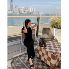 批发 气质日常通勤挂脖针织修身连衣裙