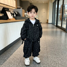 批发男童套装童装2026新款豹纹拼皮宝宝衣服春秋<b class='q'>儿童</b>秋季两件套